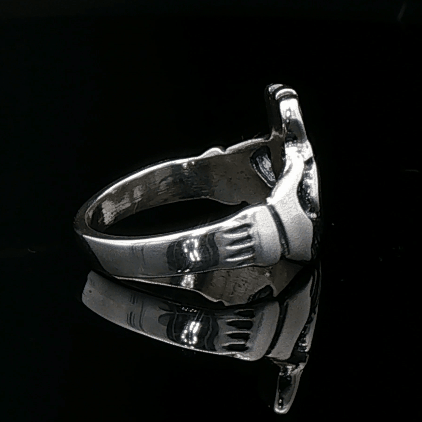Medium Claddagh Ring in Sterling Silver or Antique Bronze - Le Dragon Argenté