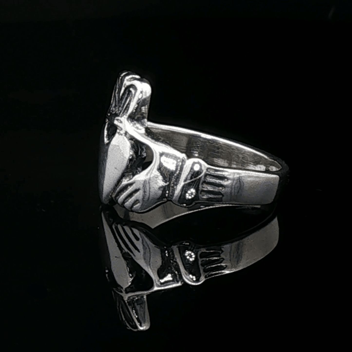 Medium Claddagh Ring in Sterling Silver or Antique Bronze - Le Dragon Argenté