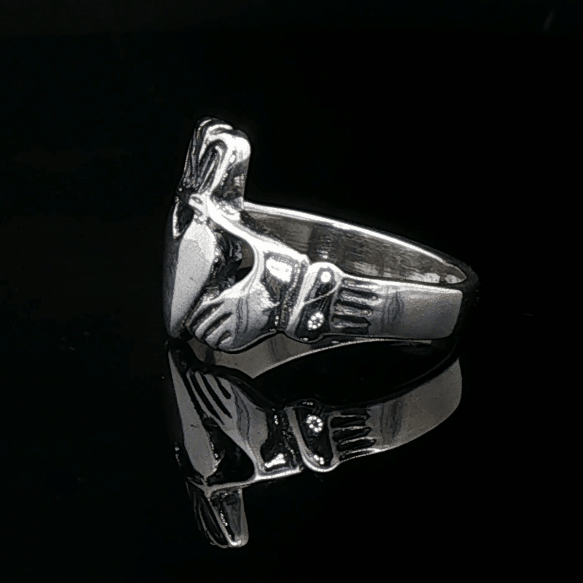 Medium Claddagh Ring in Sterling Silver or Antique Bronze - Le Dragon Argenté