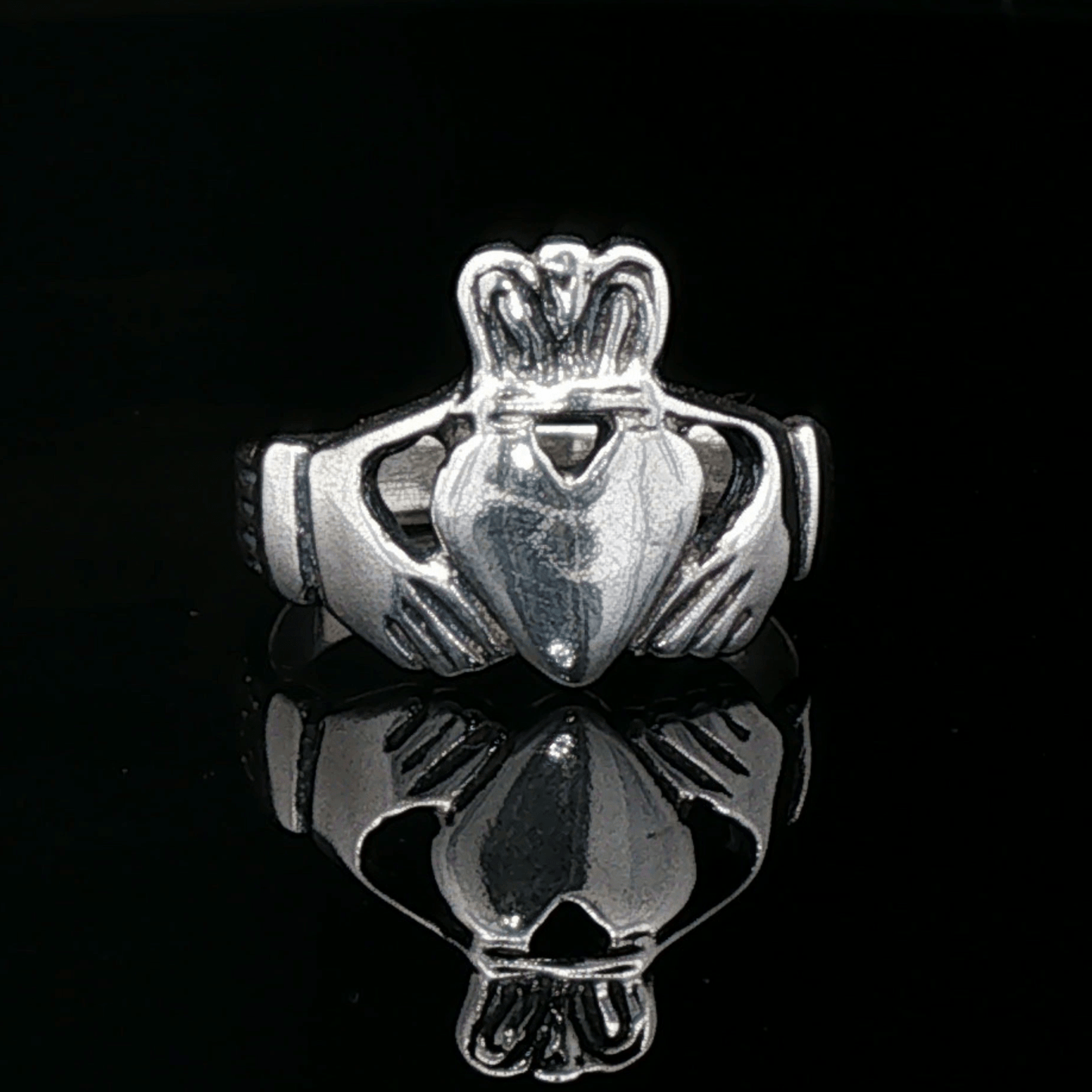 Medium Claddagh Ring in Sterling Silver or Antique Bronze - Le Dragon Argenté