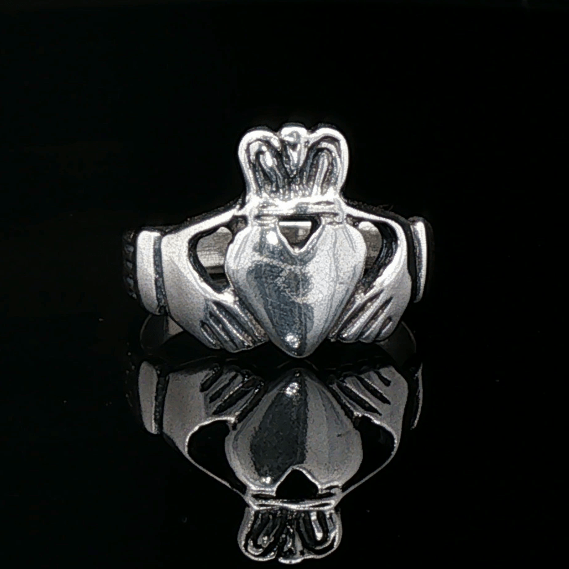 Medium Claddagh Ring in Sterling Silver or Antique Bronze - Le Dragon Argenté