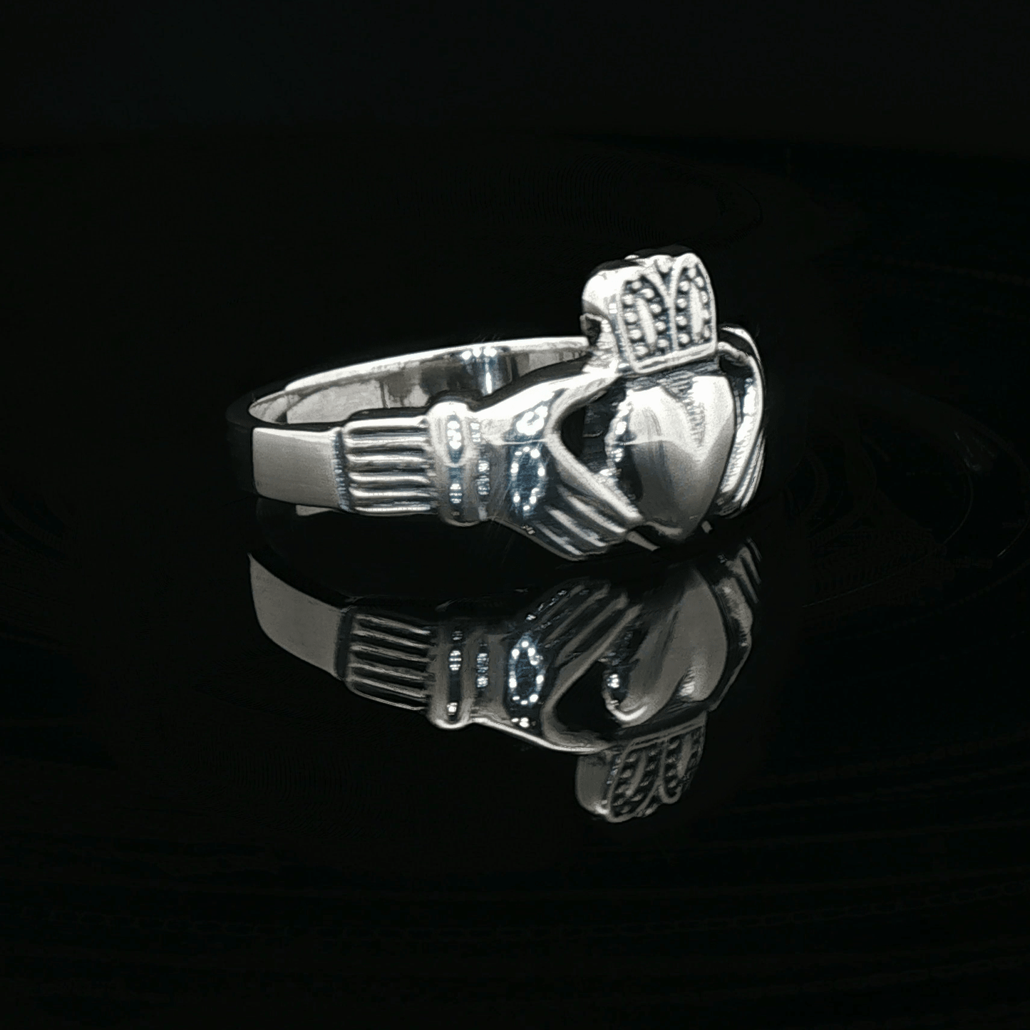 Mens Thick Claddagh Ring in Sterling Silver - Le Dragon Argenté