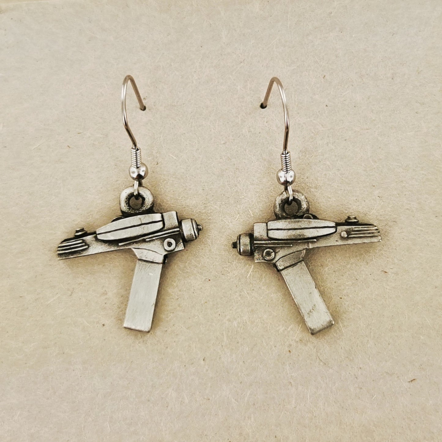 Boucles d'oreilles à breloques en étain geek