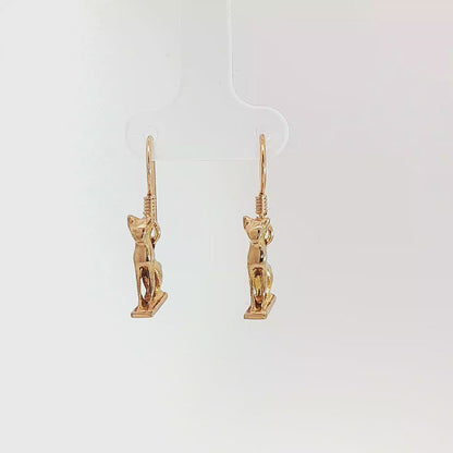Handcrafted Bastet Cat Charm Earrings in antique bronze by Le Dragon Argenté. Inspired by the Egyptian goddess Bastet, symbol of protection, joy, and feminine strength. These detailed feline earrings are perfect for mythology lovers, cat enthusiasts, and fans of Egyptian-inspired jewelry with spiritual meaning.