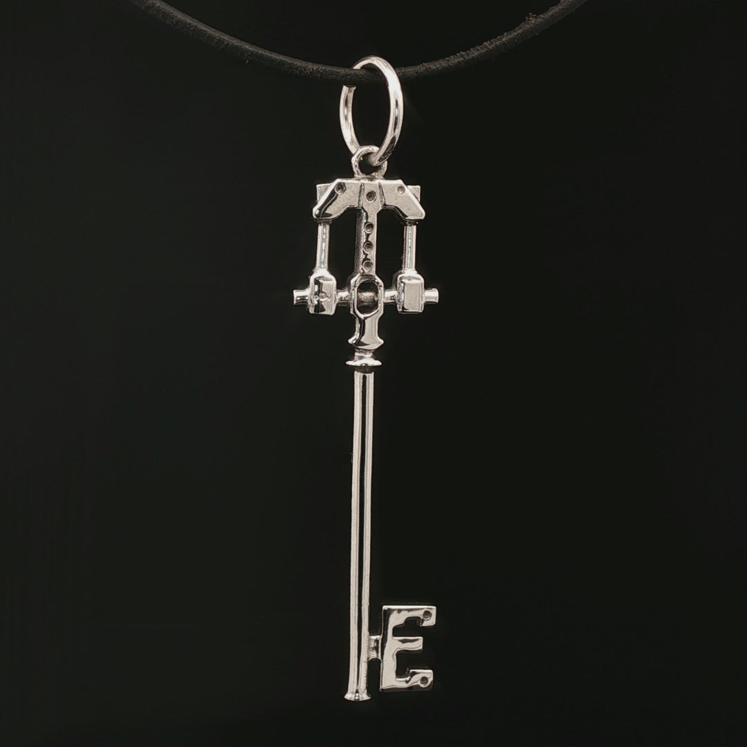 Master Defender Keyblade Pendant in Stainless Steel - Le Dragon Argenté
