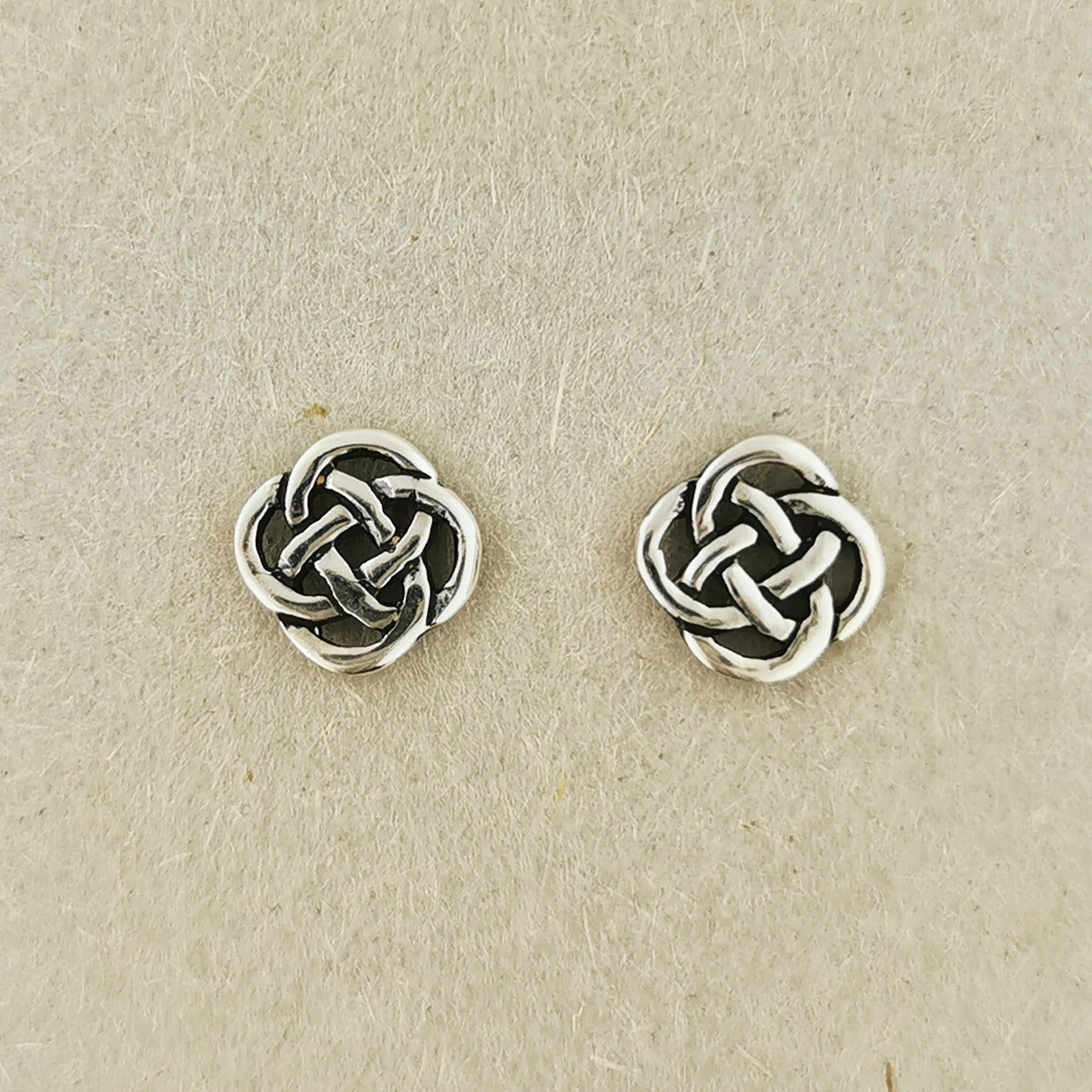 Small Celtic Knot Stud Earrings - Le Dragon Argenté