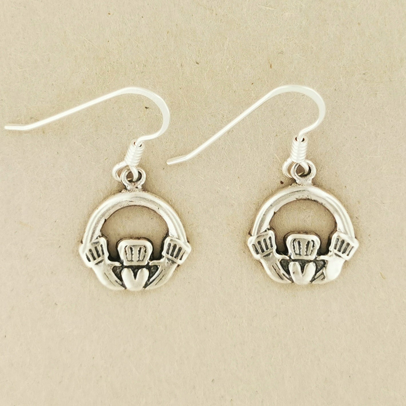 Small Claddagh Charm Earrings - Le Dragon Argenté