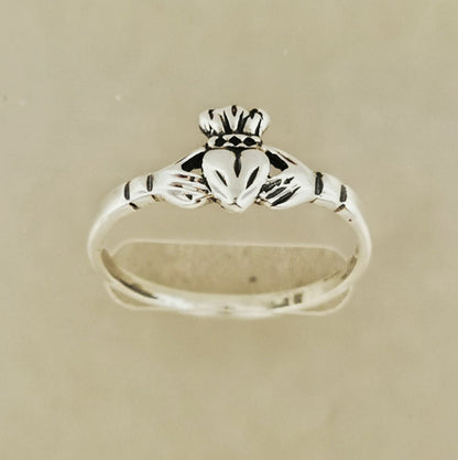 Small Claddagh Ring in Sterling Silver or Antique Bronze - Le Dragon Argenté