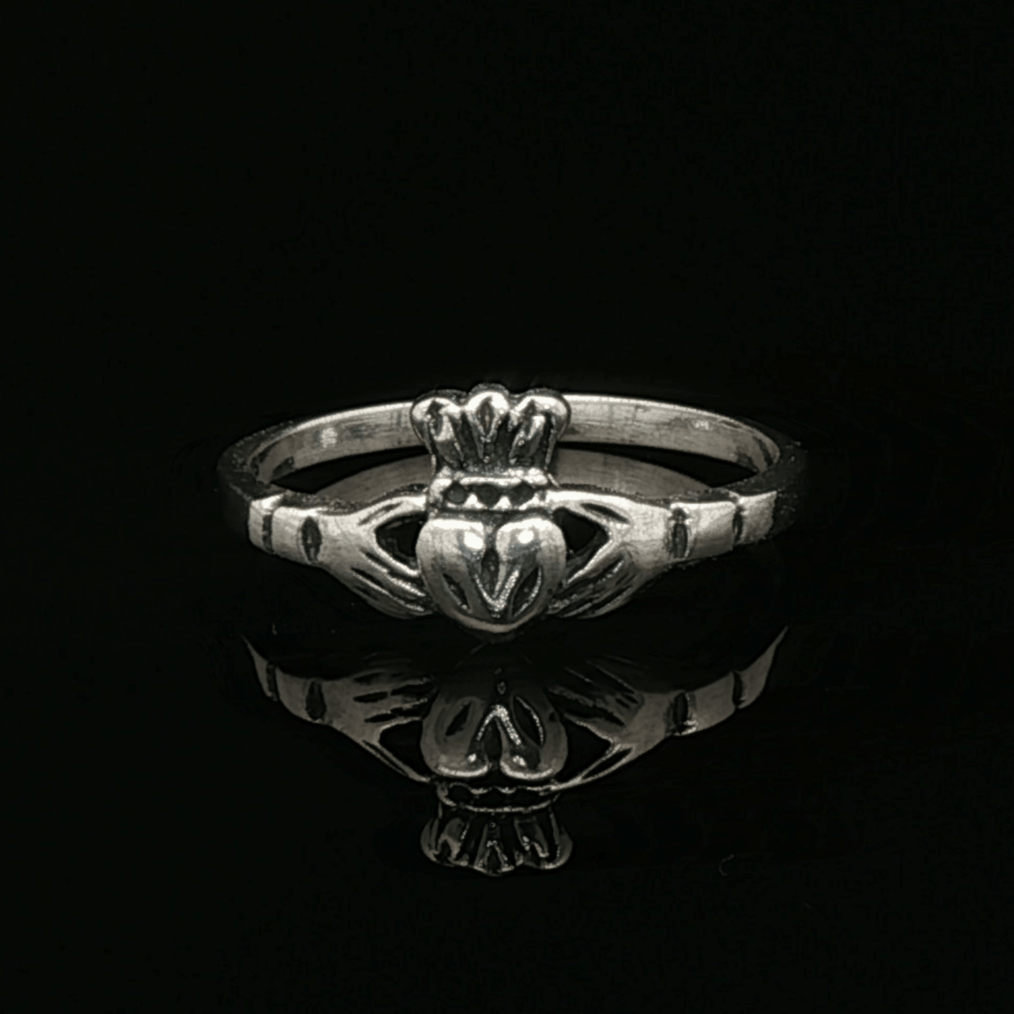 Small Claddagh Ring in Sterling Silver - Le Dragon Argenté
