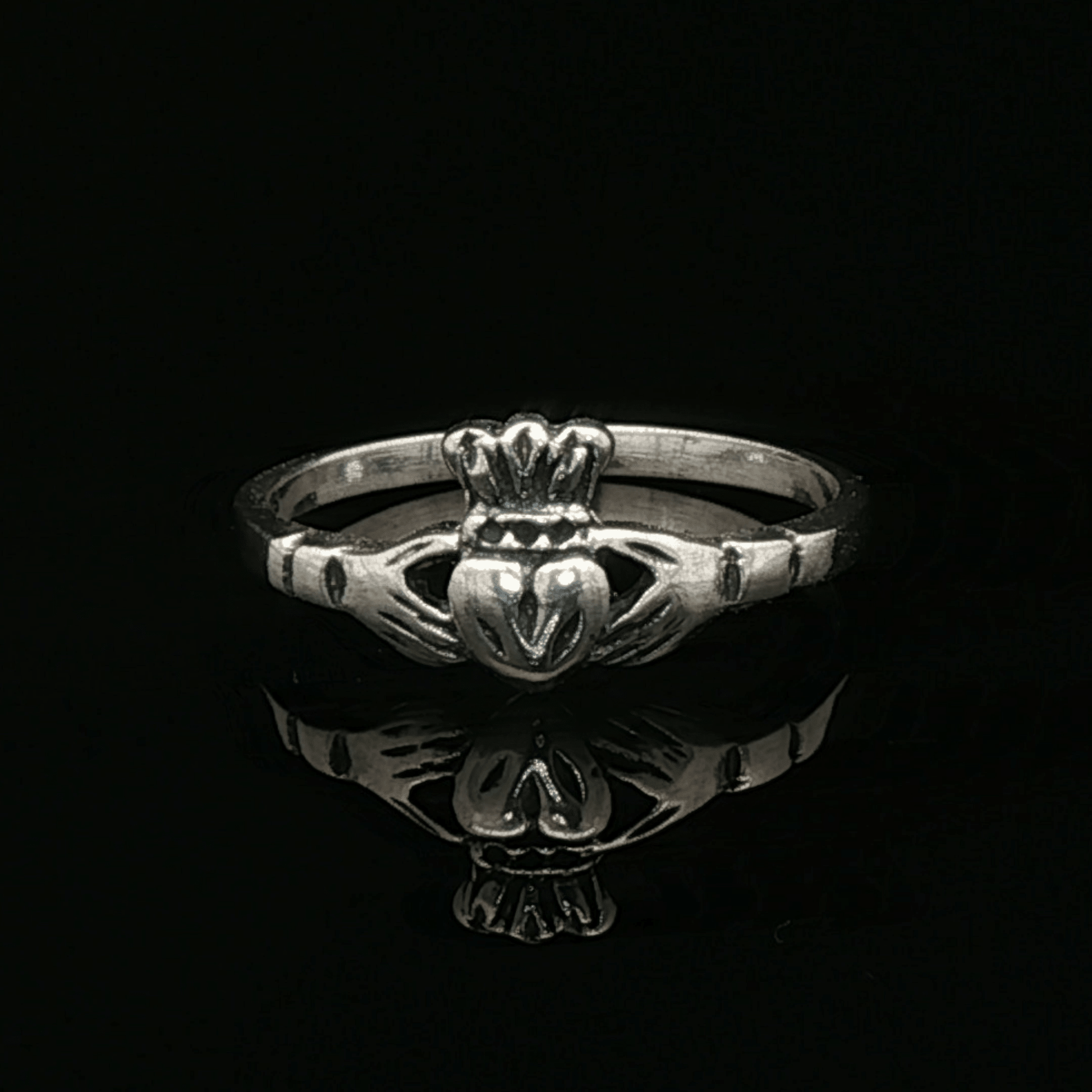 Small Claddagh Ring in Sterling Silver - Le Dragon Argenté