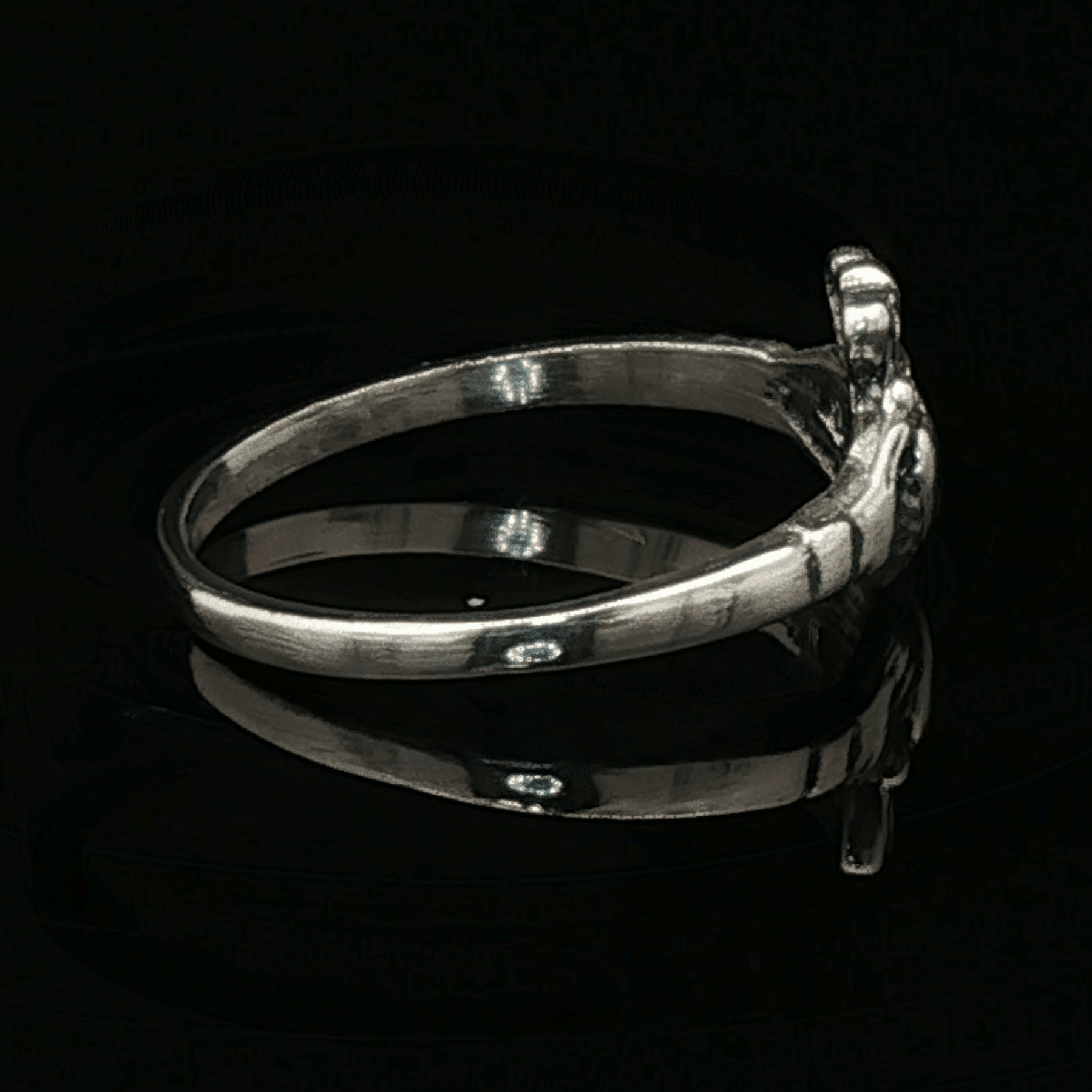 Small Claddagh Ring in Sterling Silver - Le Dragon Argenté