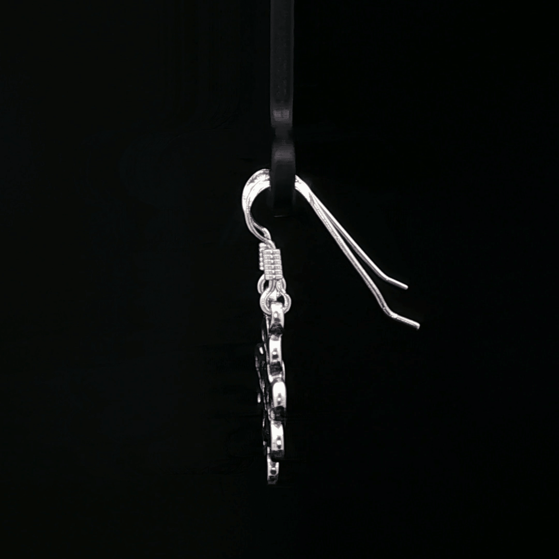 Small Endless Knot Charm Earrings in Sterling Silver - Le Dragon Argenté