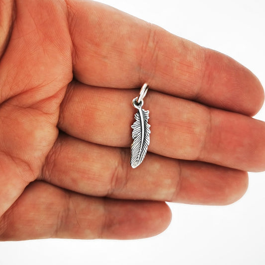Small sterling silver feather charm by Le Dragon Argenté – minimalist nature-inspired jewellery for pendants, earrings or bracelets.