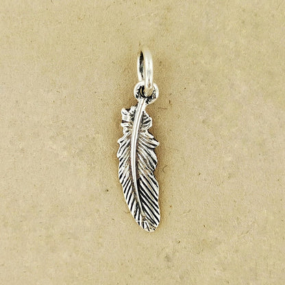 Small sterling silver feather charm by Le Dragon Argenté – minimalist nature-inspired jewellery for pendants, earrings or bracelets.