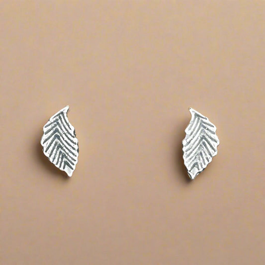 Small Feather Stud Earrings in Sterling Silver - Le Dragon Argenté