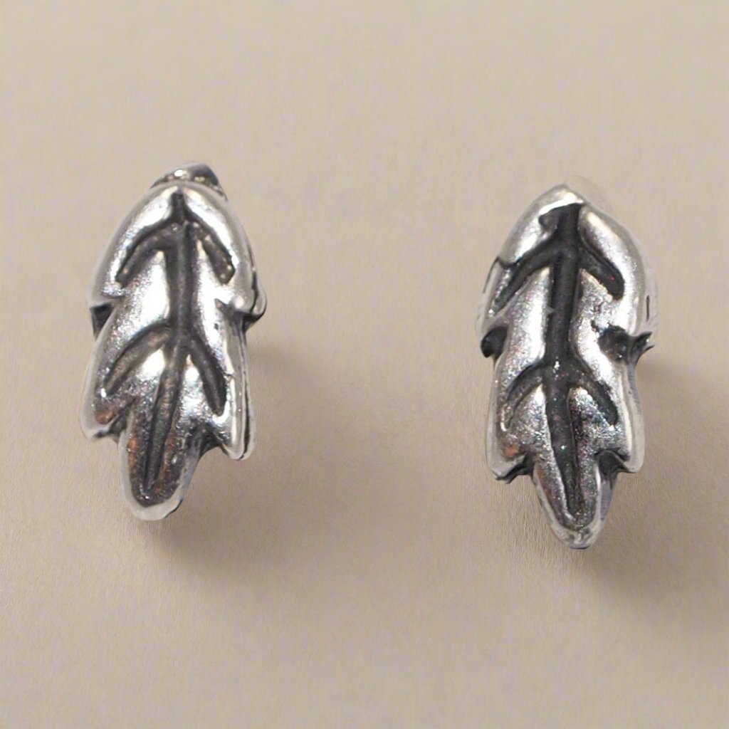 Small Oak Leaves Stud Earrings in Sterling Silver - Le Dragon Argenté