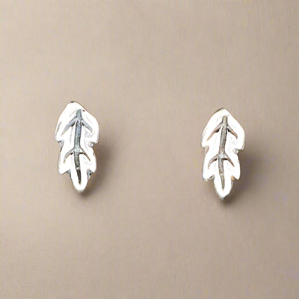 Small Oak Leaves Stud Earrings in Sterling Silver - Le Dragon Argenté