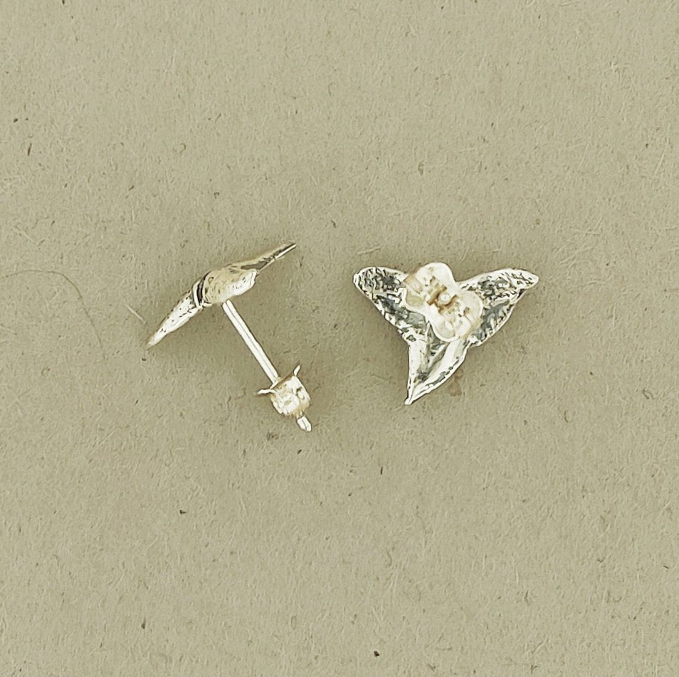 Small Shark Tooth Gold Stud Earrings - Le Dragon Argenté