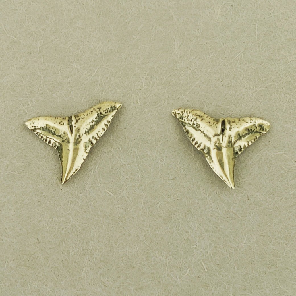 Small Shark Tooth Gold Stud Earrings - Le Dragon Argenté