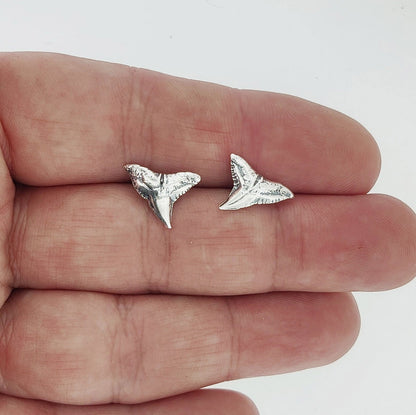 Small Shark Tooth Gold Stud Earrings - Le Dragon Argenté