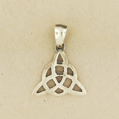 Small Triquetra Charm Pendant - Le Dragon Argenté