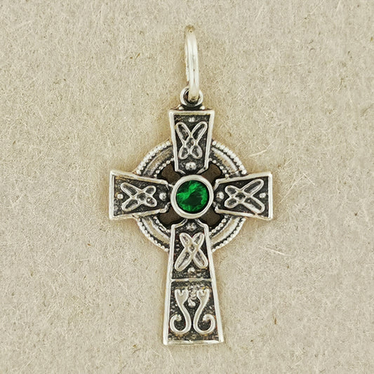 Petite croix celtique avec pierre précieuse en argent sterling