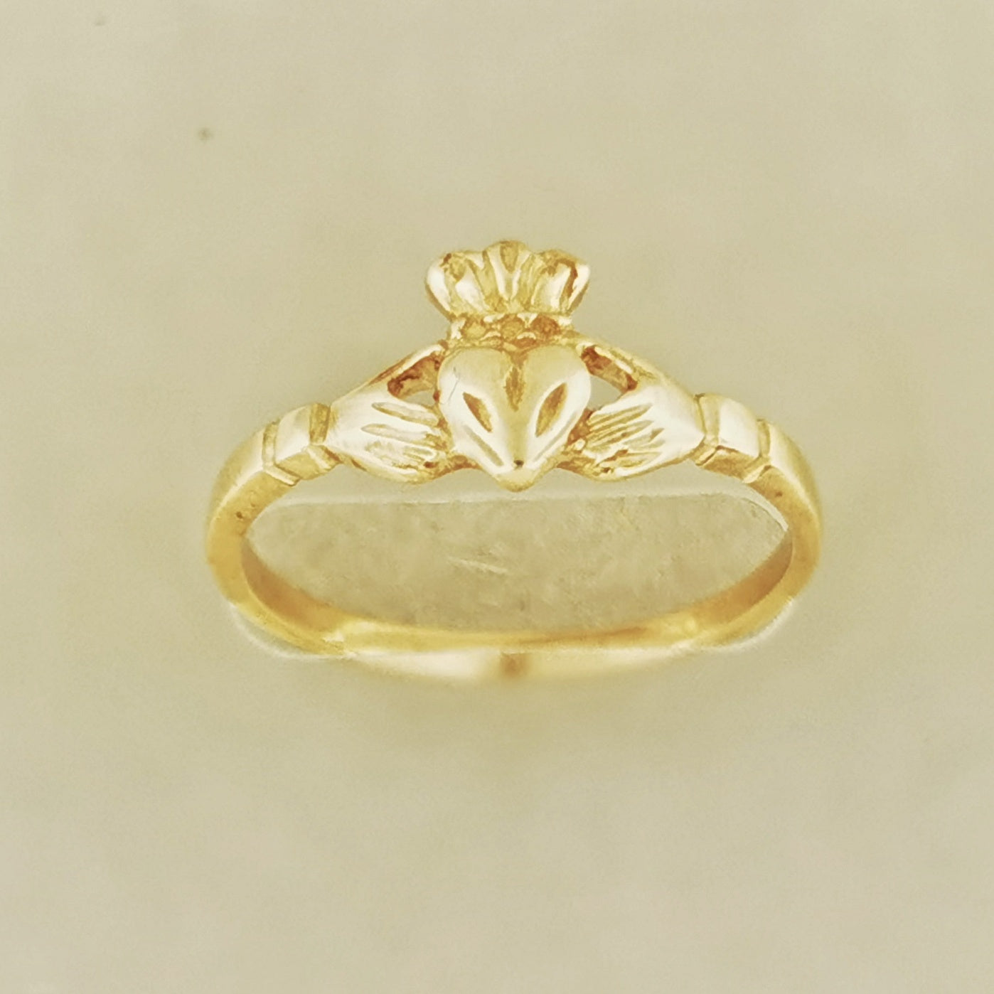 Tiny claddagh store ring