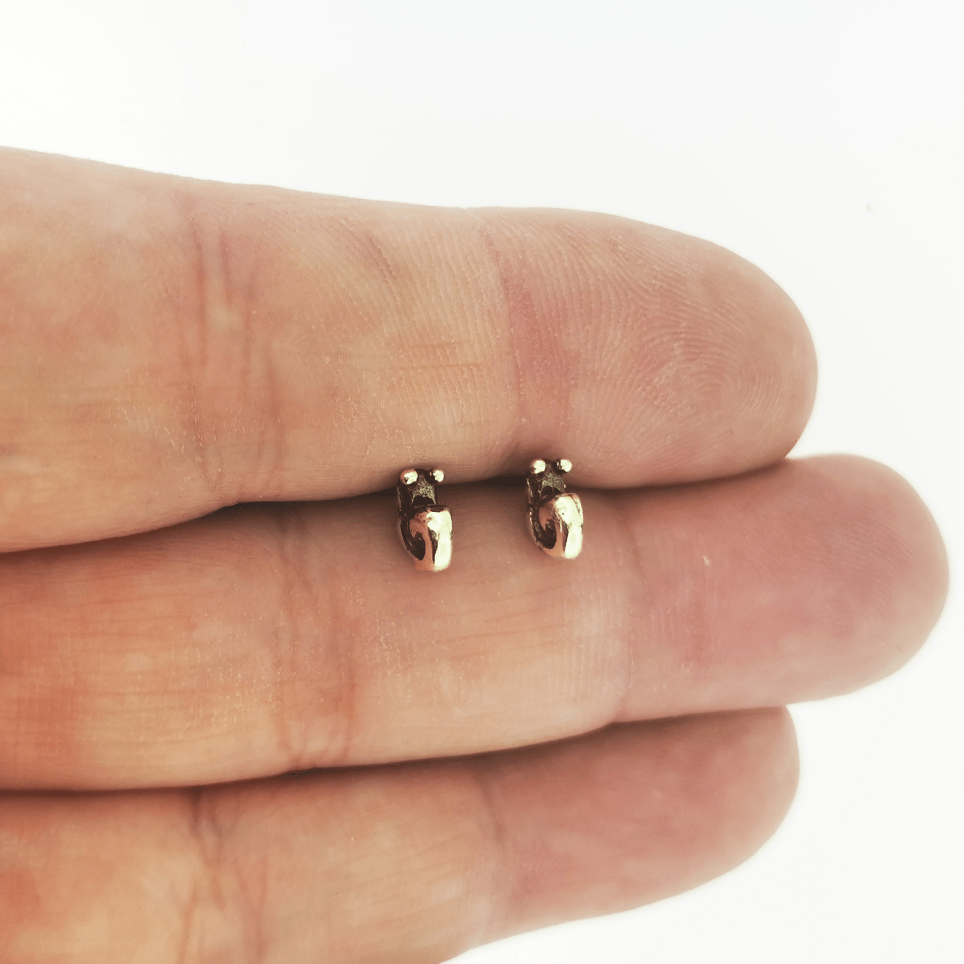 Snail Stud Earrings in Gold Made to Order - Le Dragon Argenté