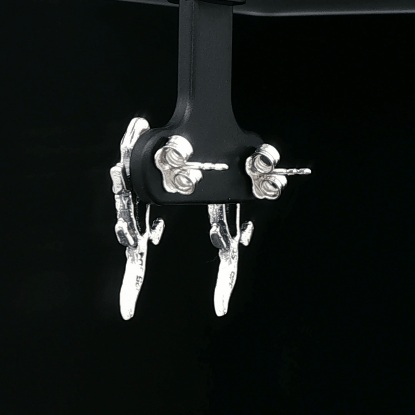 Handmade sterling silver alligator stud earrings with detailed reptile design – Le Dragon Argenté