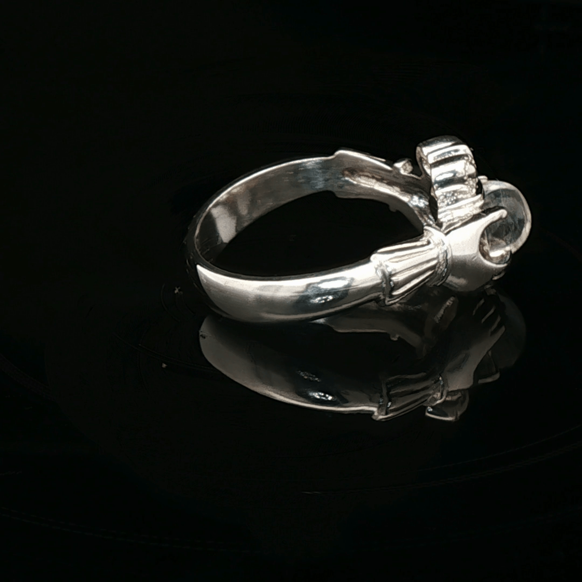 Sterling Silver Claddagh Ring with Rainbow Moonstone Cabochon, size 7 - Le Dragon Argenté - Live Sale - 