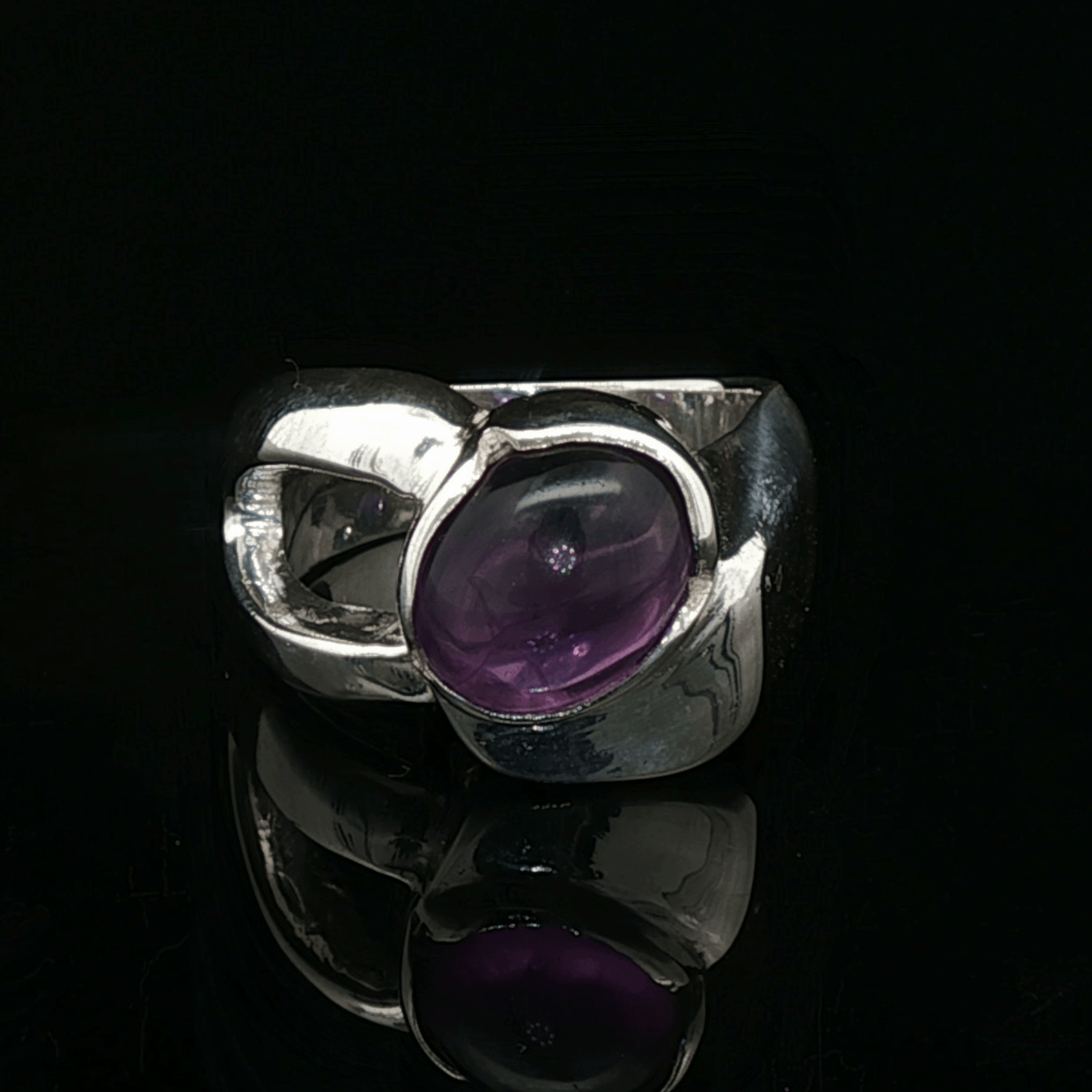 Sterling Silver Cocktail Ring with Cabochon Amethyst, size 6 - Le Dragon Argenté - Live Sale - 