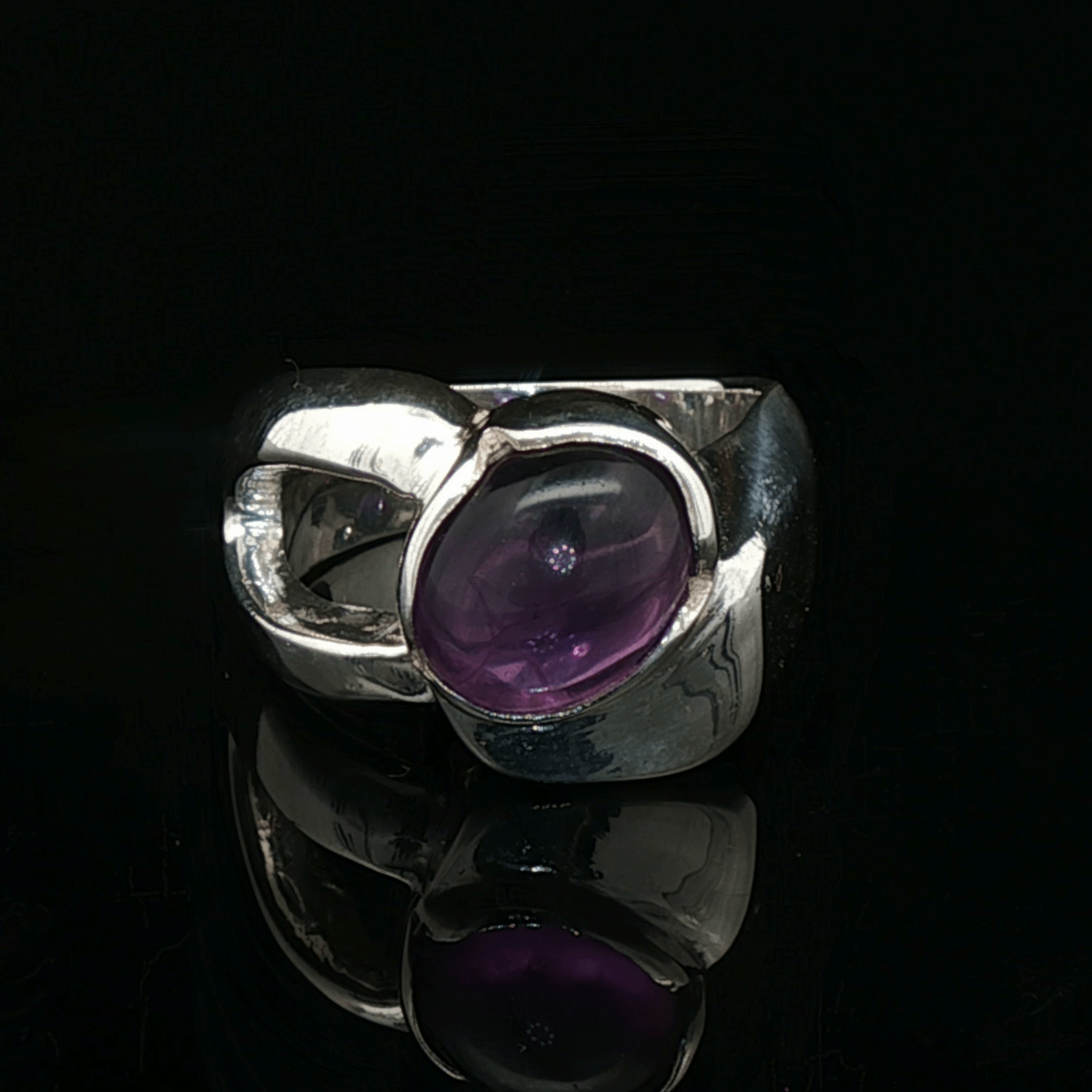 Sterling Silver Cocktail Ring with Cabochon Amethyst, size 6 - Le Dragon Argenté - Live Sale - 