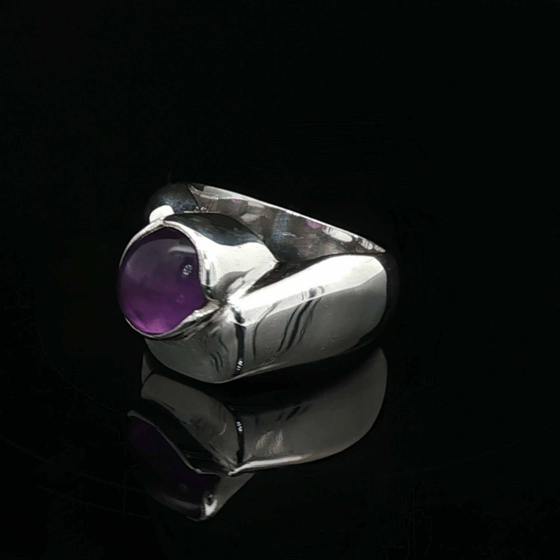 Sterling Silver Cocktail Ring with Cabochon Amethyst, size 6 - Le Dragon Argenté - Live Sale - 