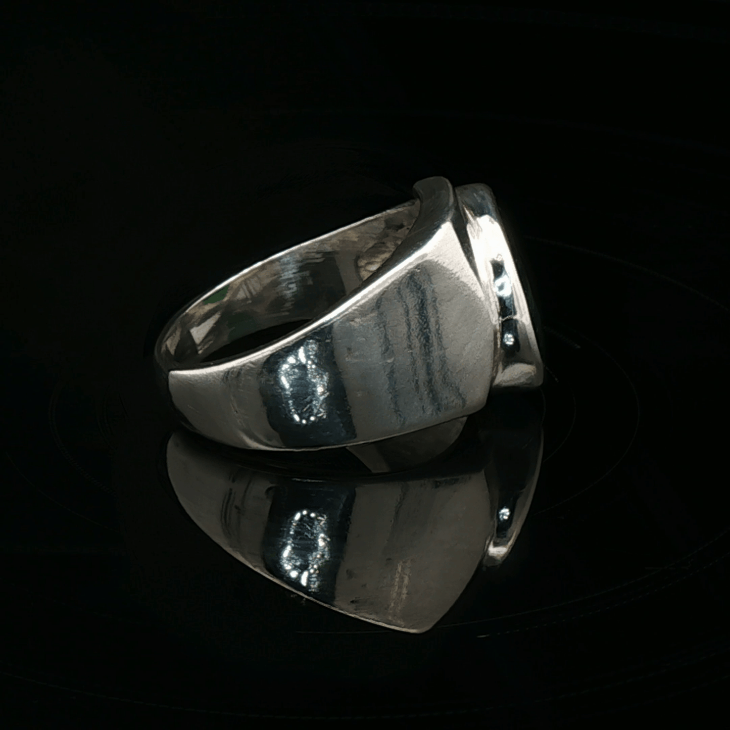 Sterling Silver Signet Ring with Lab Grown Green Quartz, size 7 - Le Dragon Argenté - Live Sale - 