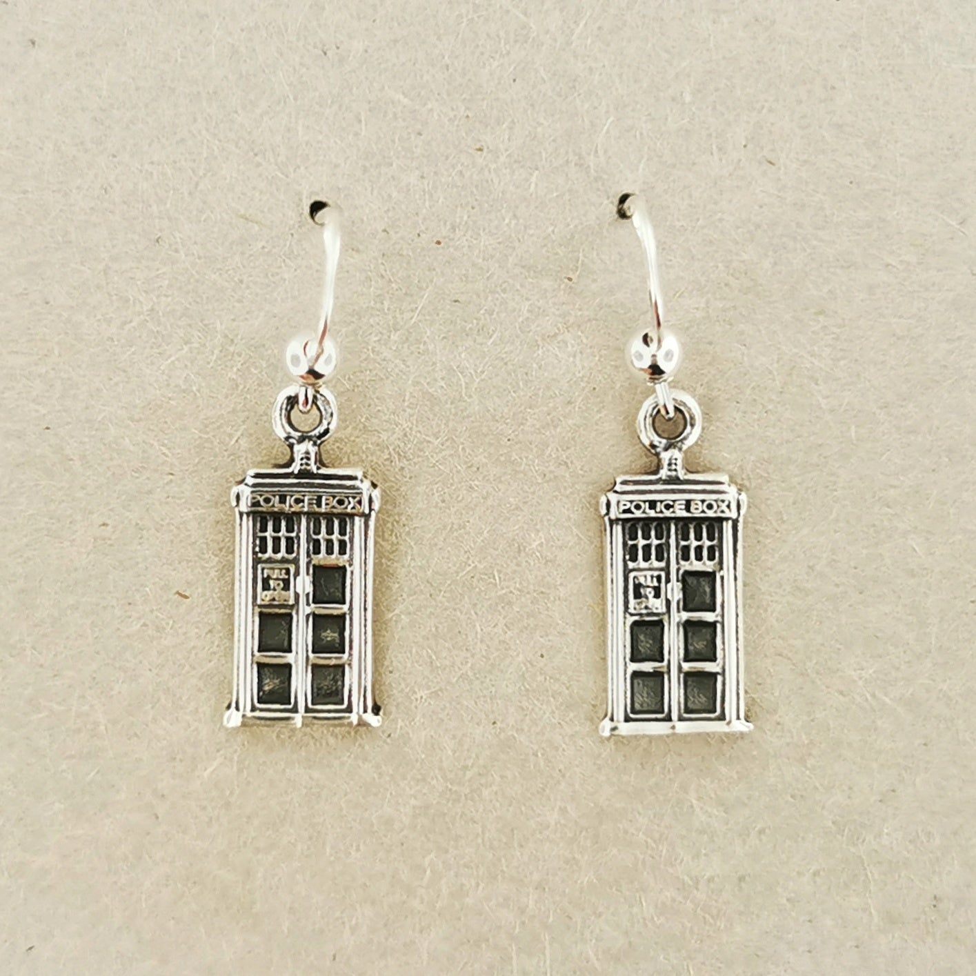 Tardis Charm Earrings - Le Dragon Argenté