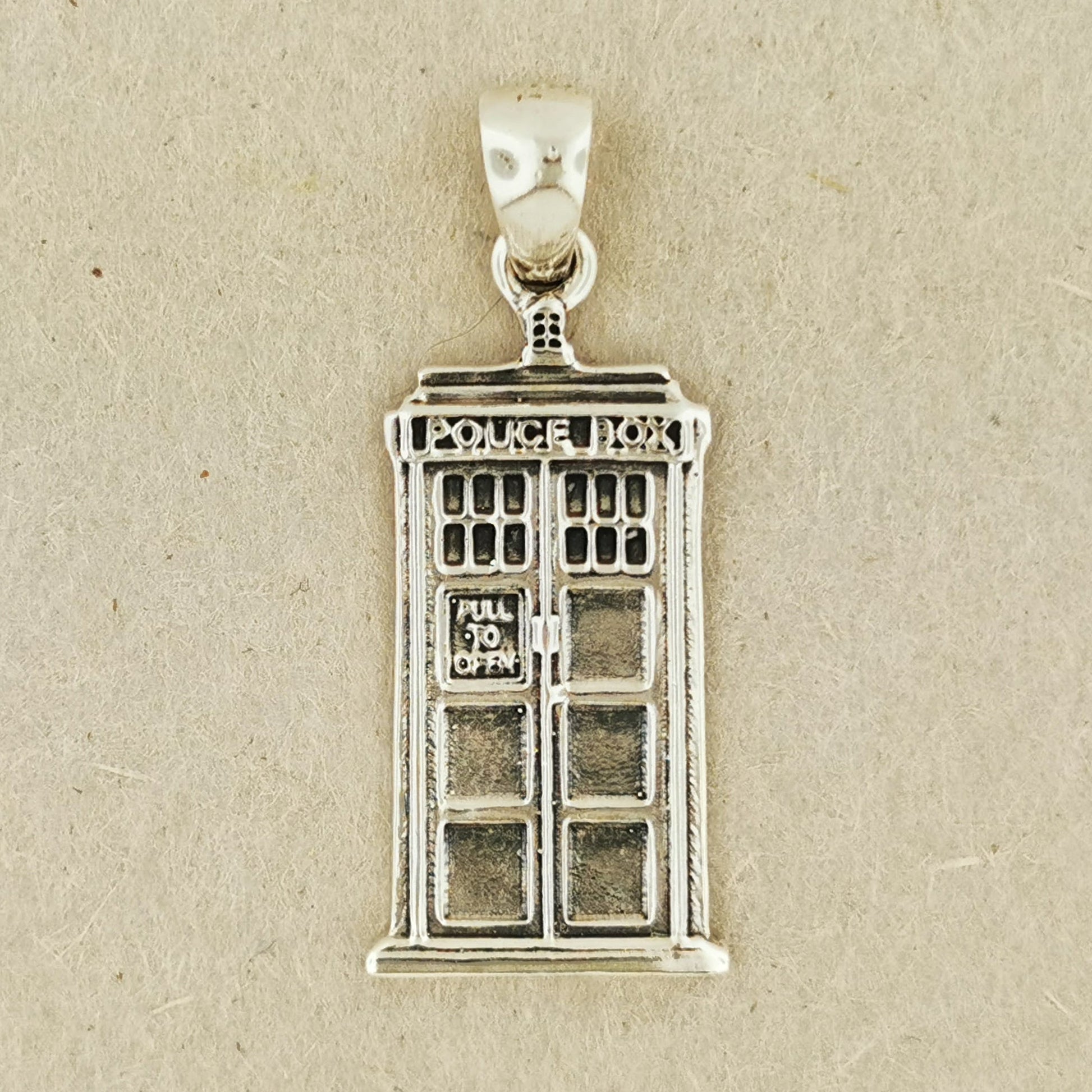 Tardis Pendant from Dr Who - Le Dragon Argenté