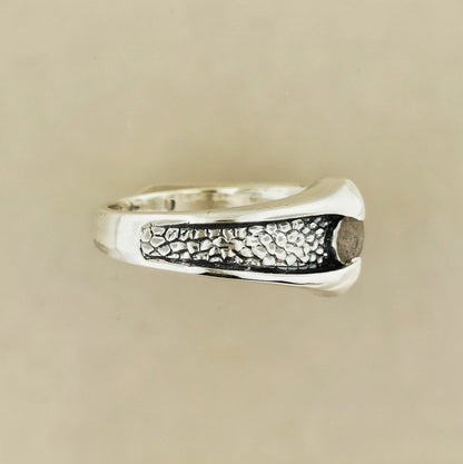 Textured Ring in Sterling Silver with Imitation Birthstones - Le Dragon Argenté