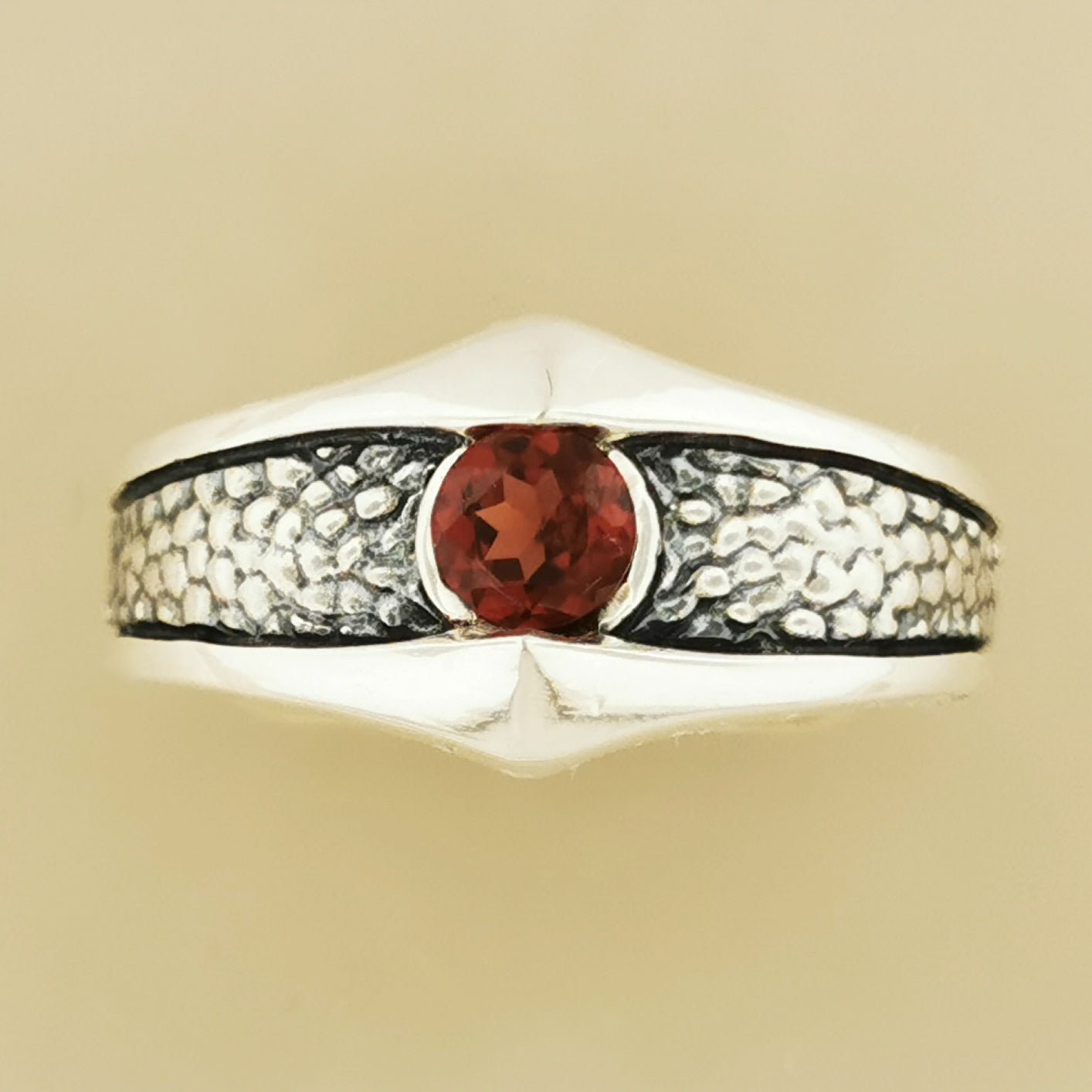 Textured Ring in Sterling Silver with Imitation Birthstones - Le Dragon Argenté