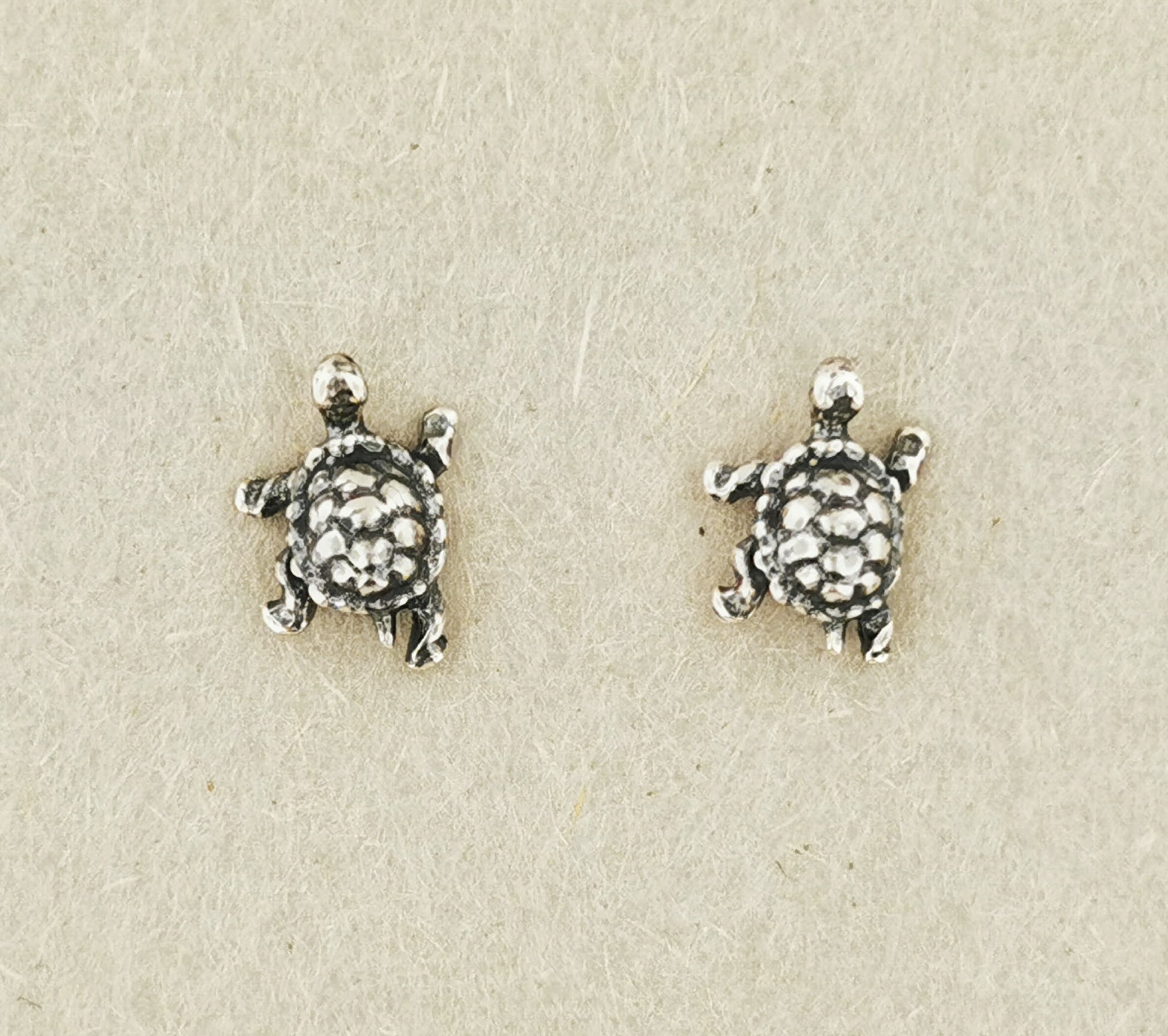 Turtle Earrings in 925 Sterling Silver, Small Turtle Earrings, Tiny Turtle Stud Earrings, Small Animal Stud Earrings for Girls, Turtle Lover Gift, Sterling Silver Stud Earrings, Silver Turtle Jewelry, Silver Turtle Jewellery, Silver Turtle Earrings