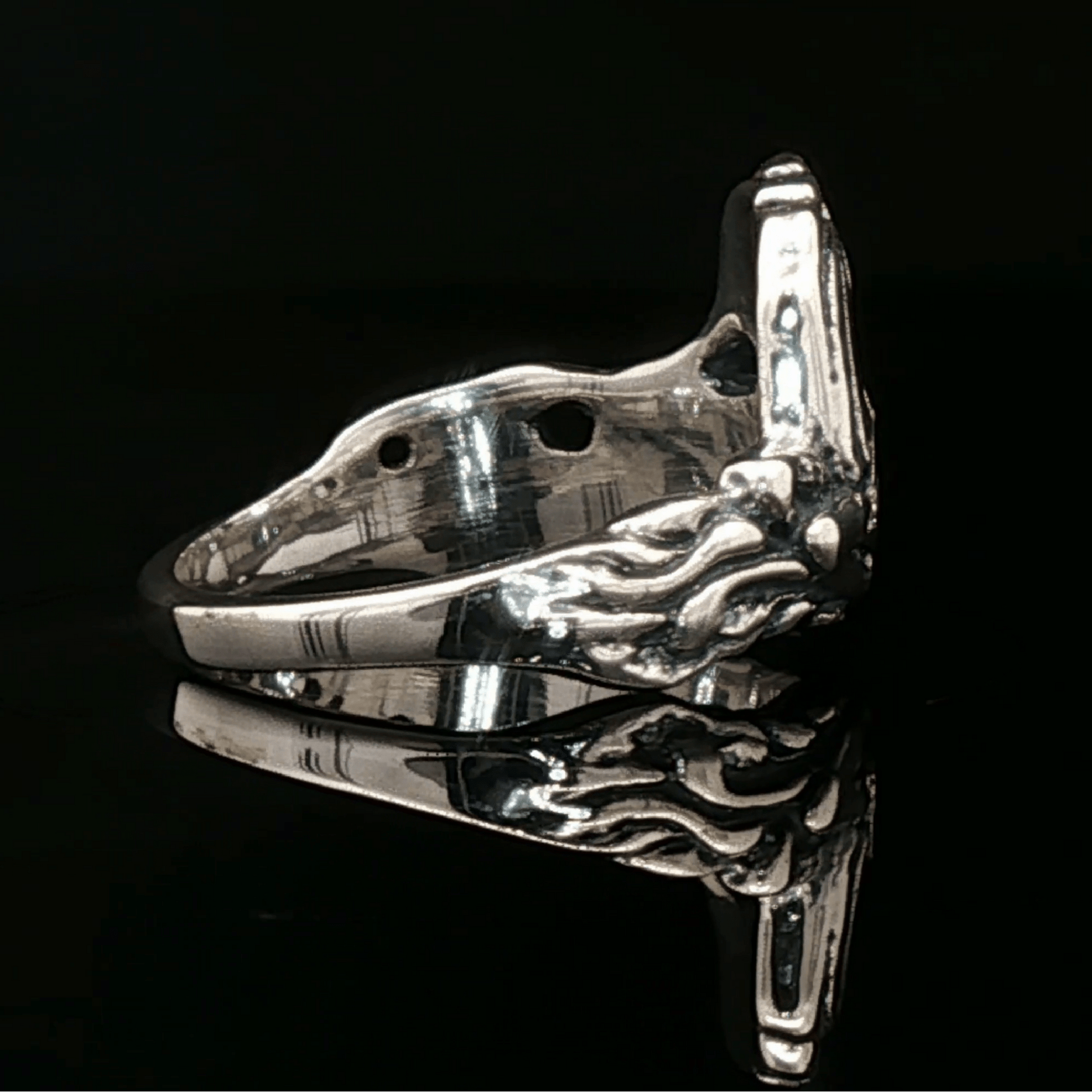 A detailed sterling silver unicorn ring with a vibrant gemstone heart, designed for lovers of unicorn jewelry and fantasy-inspired accessories by Le Dragon Argenté.