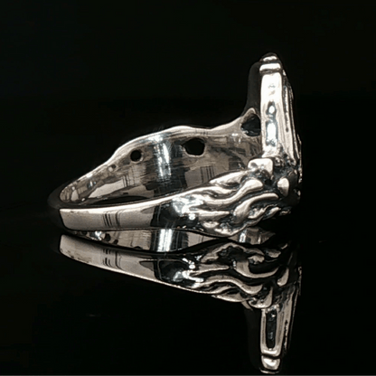 A detailed sterling silver unicorn ring with a vibrant gemstone heart, designed for lovers of unicorn jewelry and fantasy-inspired accessories by Le Dragon Argenté.