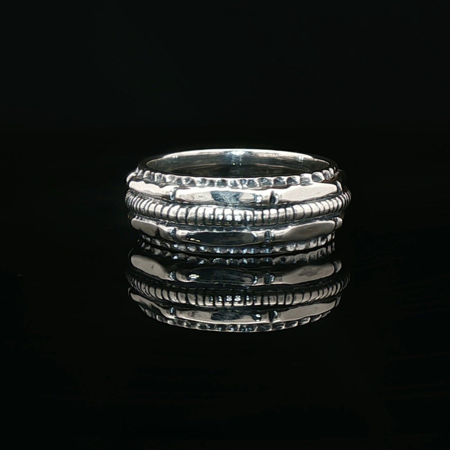 Void Spine Band Ring - Le Dragon Argenté - alien - Alt Fashion Ring - everyday ring