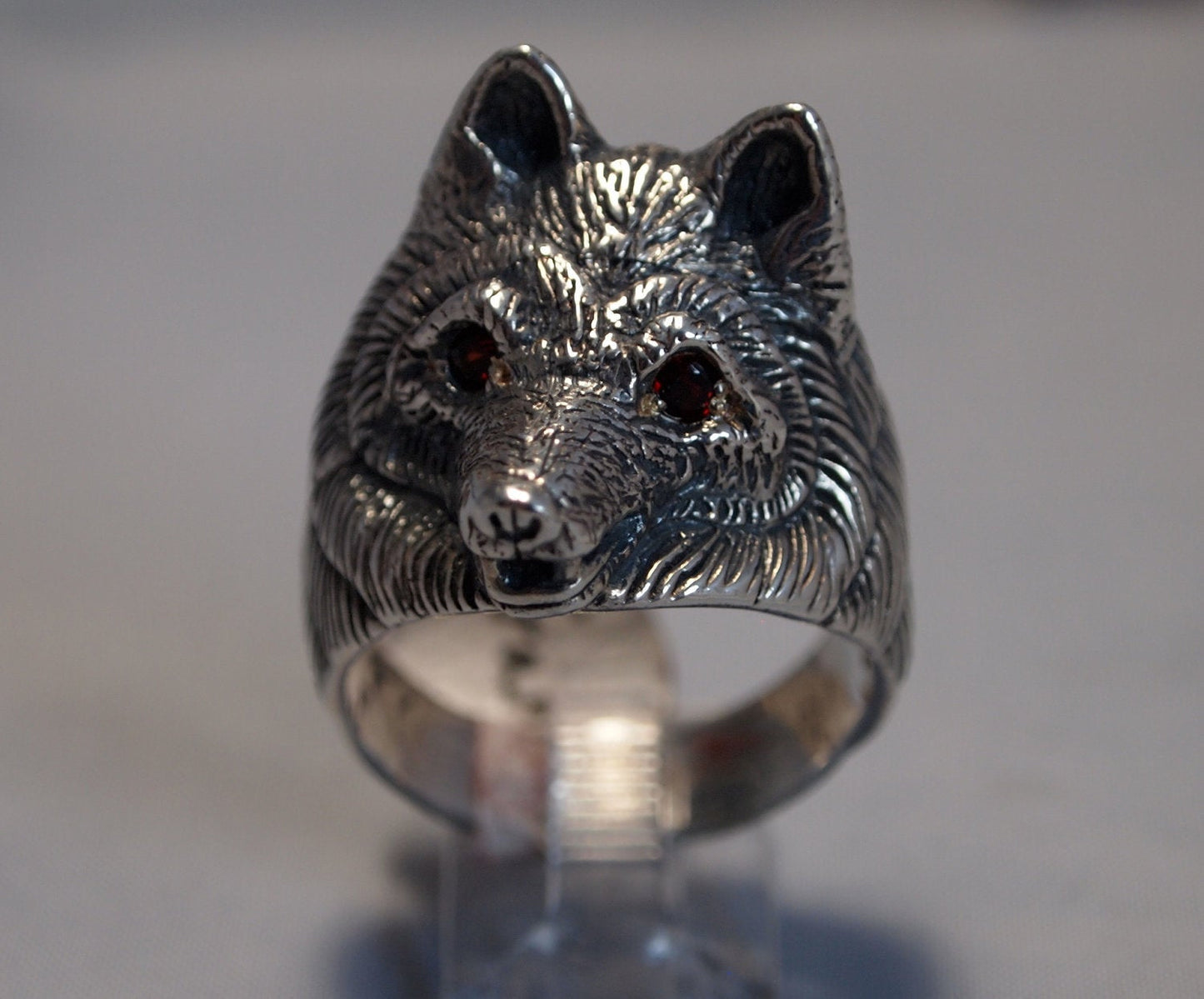 Wolf Ring with Gemstone Eyes in Sterling Silver - Le Dragon Argenté