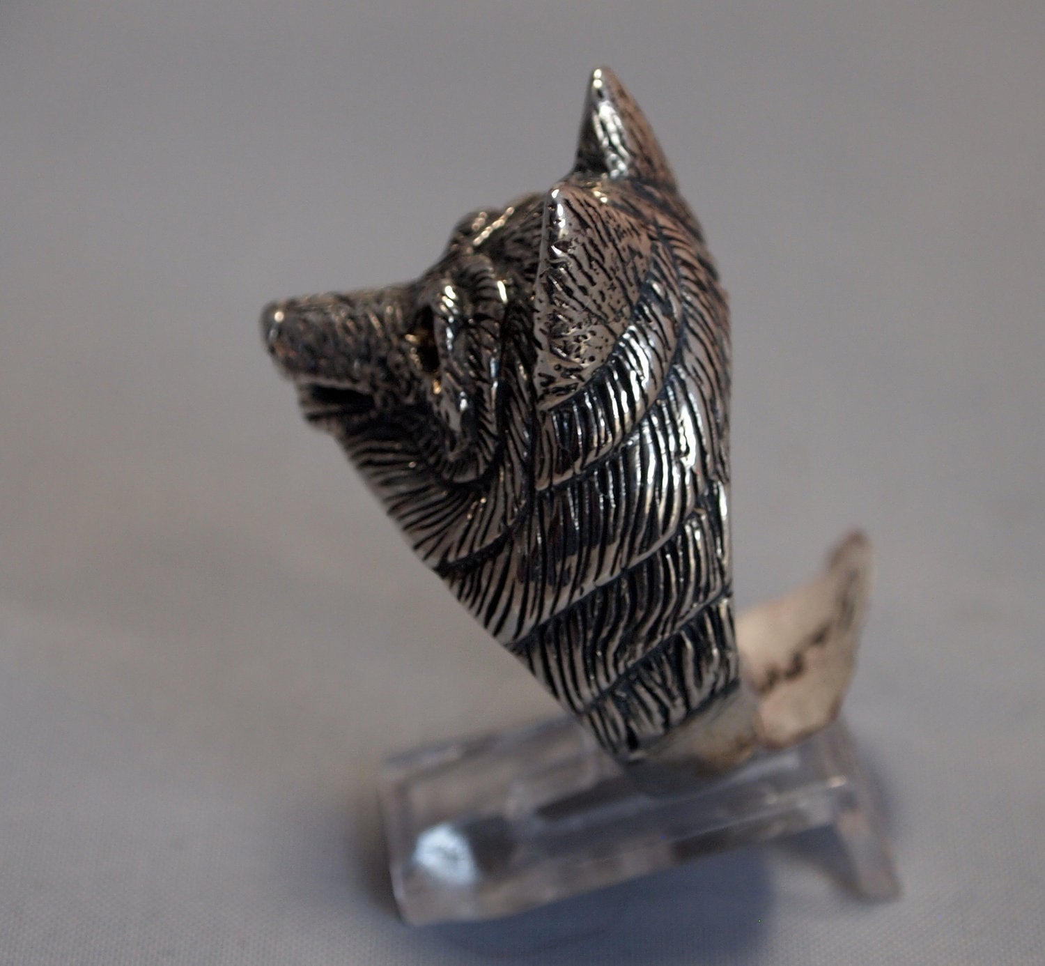 Wolf Ring with Gemstone Eyes in Sterling Silver - Le Dragon Argenté