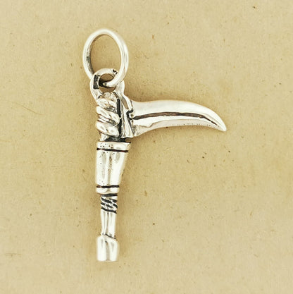 Warlock Scythe Charm - Le Dragon Argenté - cosplay pendant - gamer charm - gamer pendant