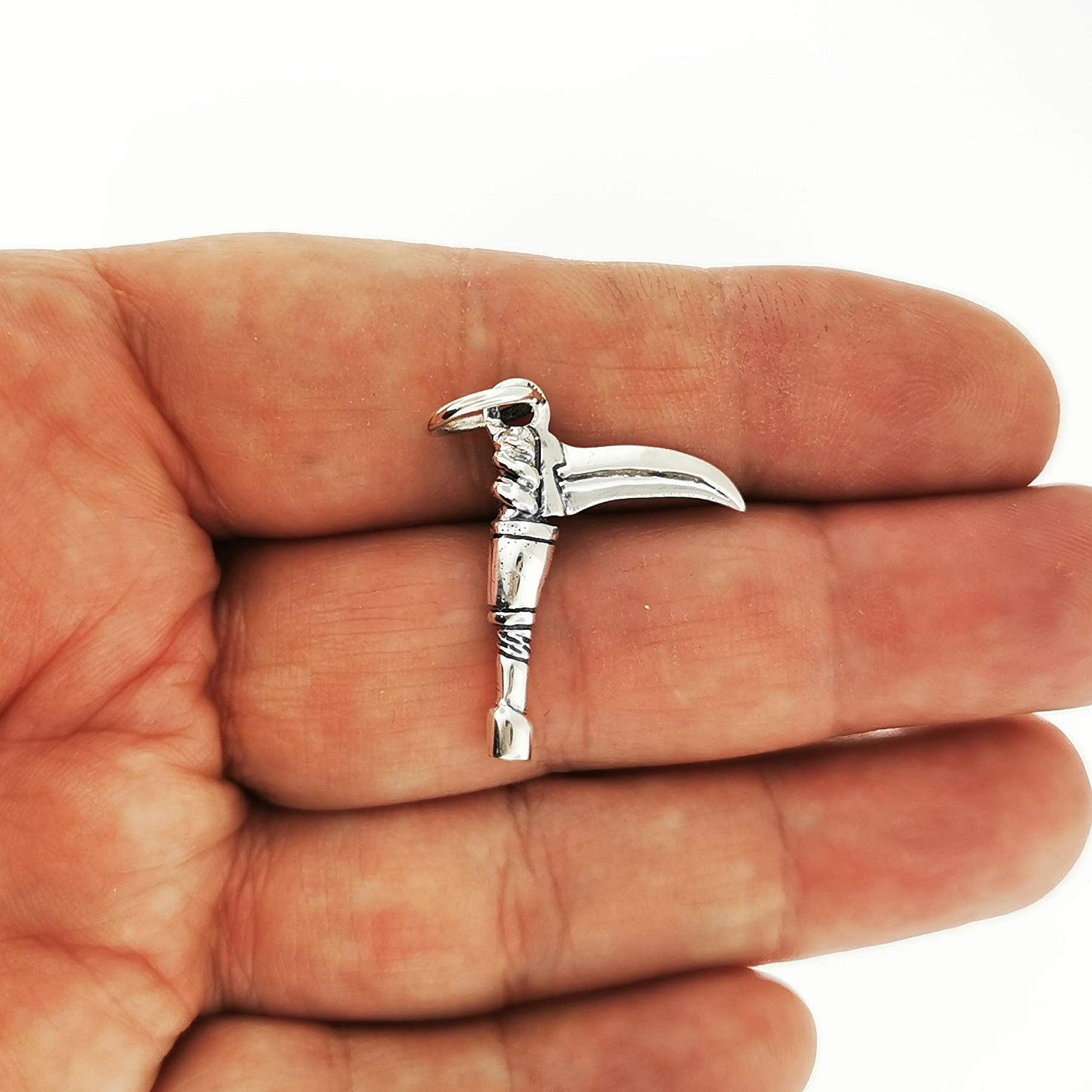Warlock Scythe Charm - Le Dragon Argenté - cosplay pendant - gamer charm - gamer pendant