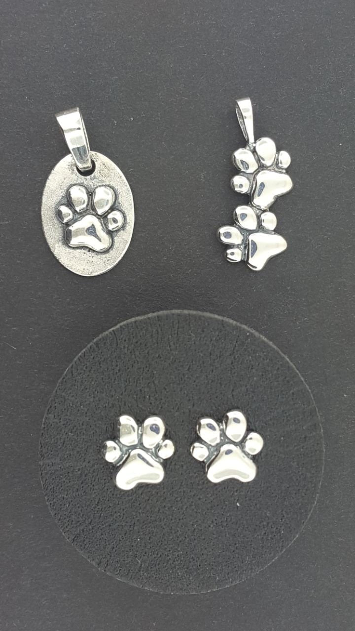 Small Paw Print Charm Pendant in Gold, Dog Paw Charm Pendant, Cat Paw Charm Pendant, Paw Print Charm Necklace, Gift For Pet Owners, Gold Cat Paw Pendant, Gold Dog Paw Pendant, Gold Paw Print Pendant, Gold Toe Beans Pendant, Gold Paw Print Charm