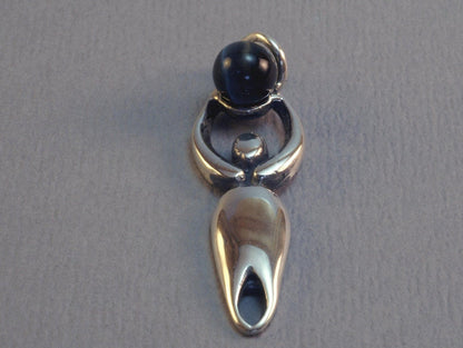 Pendentif déesse lunaire avec perle de pierres précieuses en argent sterling