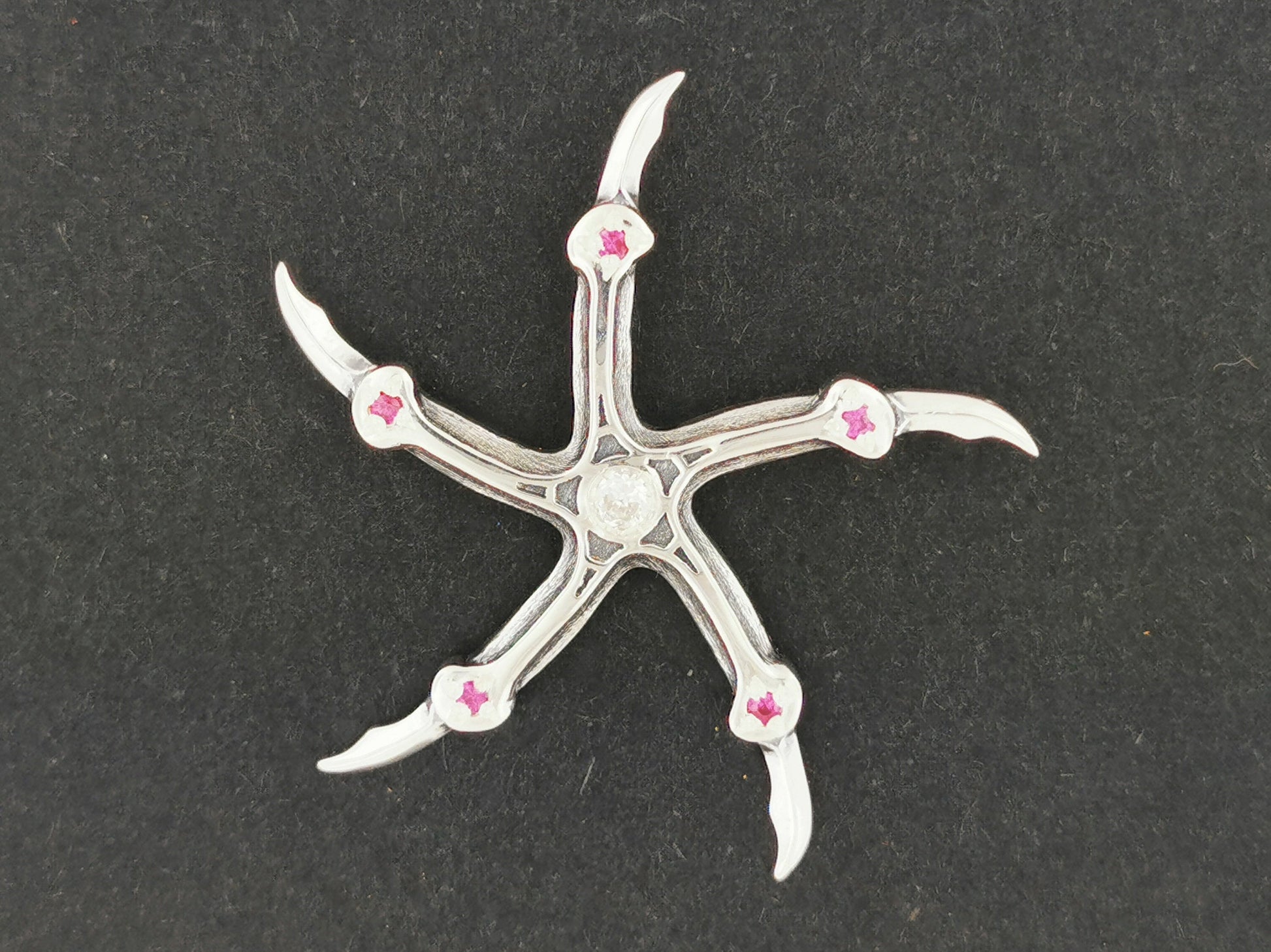 Krull Glaive Pendant in 925 Silver or Antique Bronze, Throwing Star Pendant Necklace, 80s Sci-Fi Pendant, Pop Culture Movie Pendant, Geeky Gift For Him, Silver Krull Pendant, Pop Culture Geek Pendant, Silver Movie Pendant, Silver Krull pendant